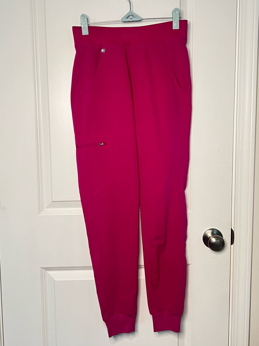 Figs Women's Sz XXS Yola Scrub Pant Magenta Pink *No Drawstring *Tiny Stain **
